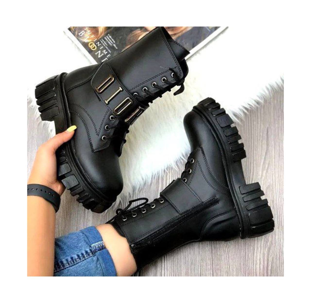 بوت دیور زنانه چسبی و بندی و زیپی – ترکیب استایل و عملکرد